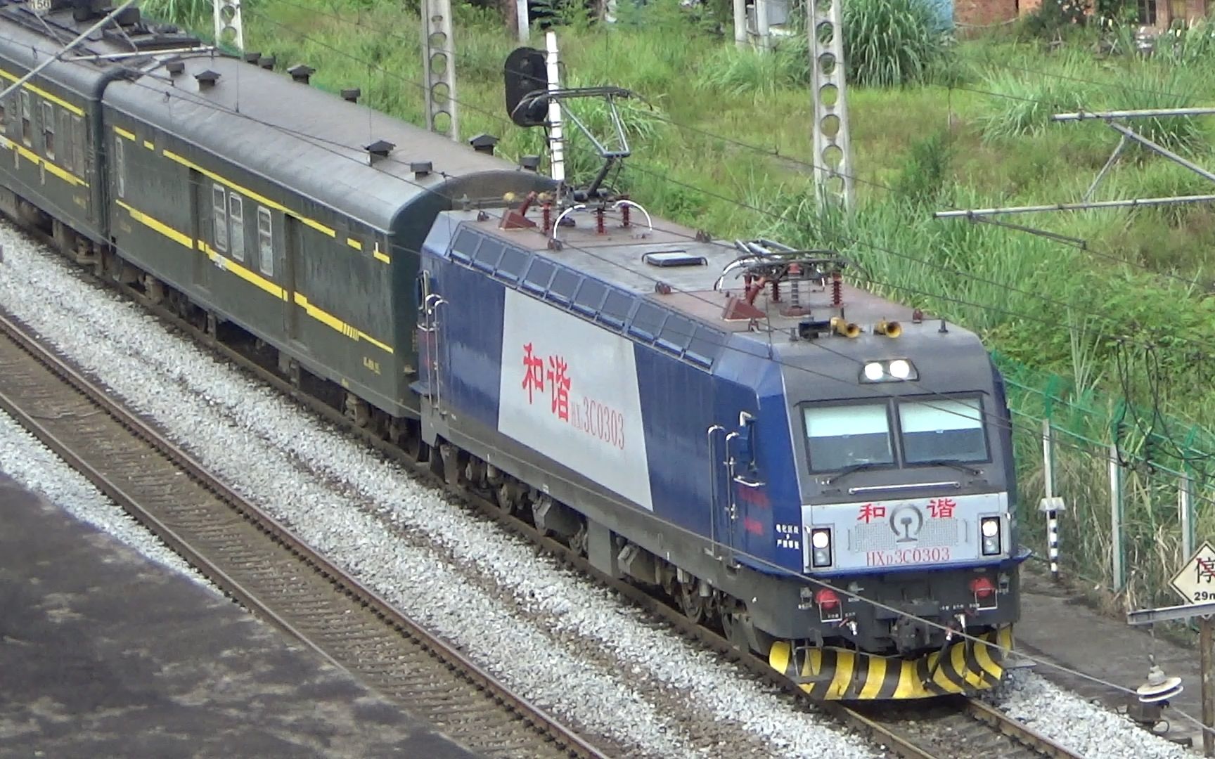 [中国铁路] 襄渝线上少有的配备uz25k的列车---t9次 去达州东场方向