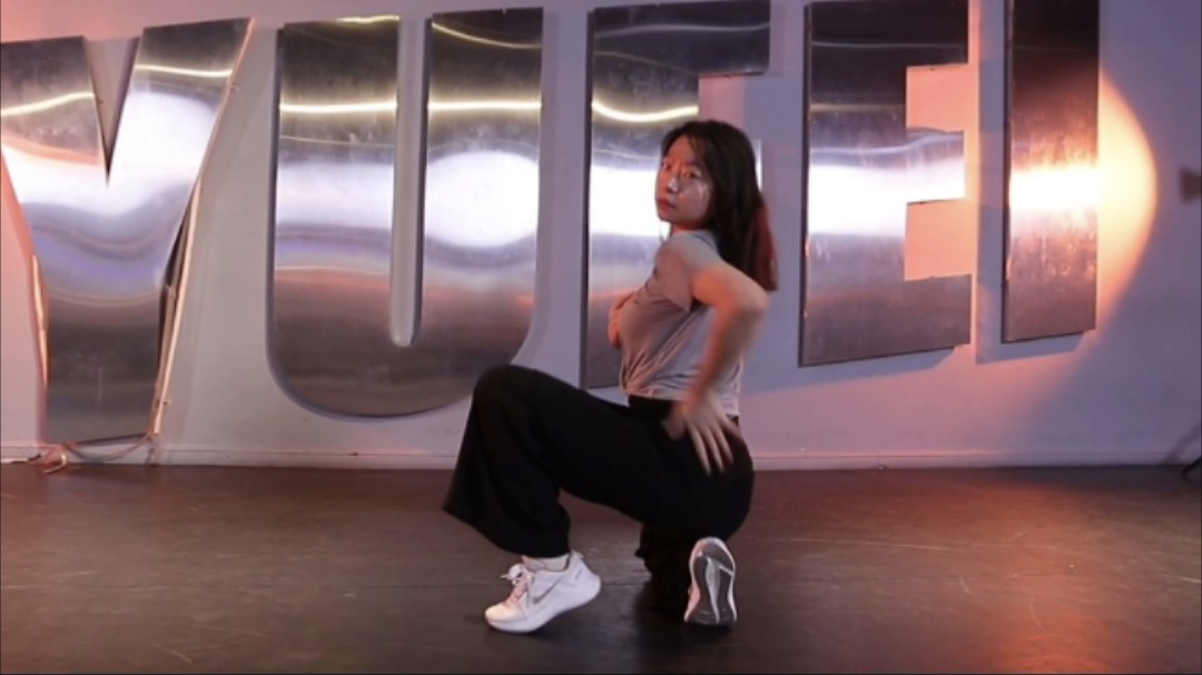 a妹《7rings》舞蹈