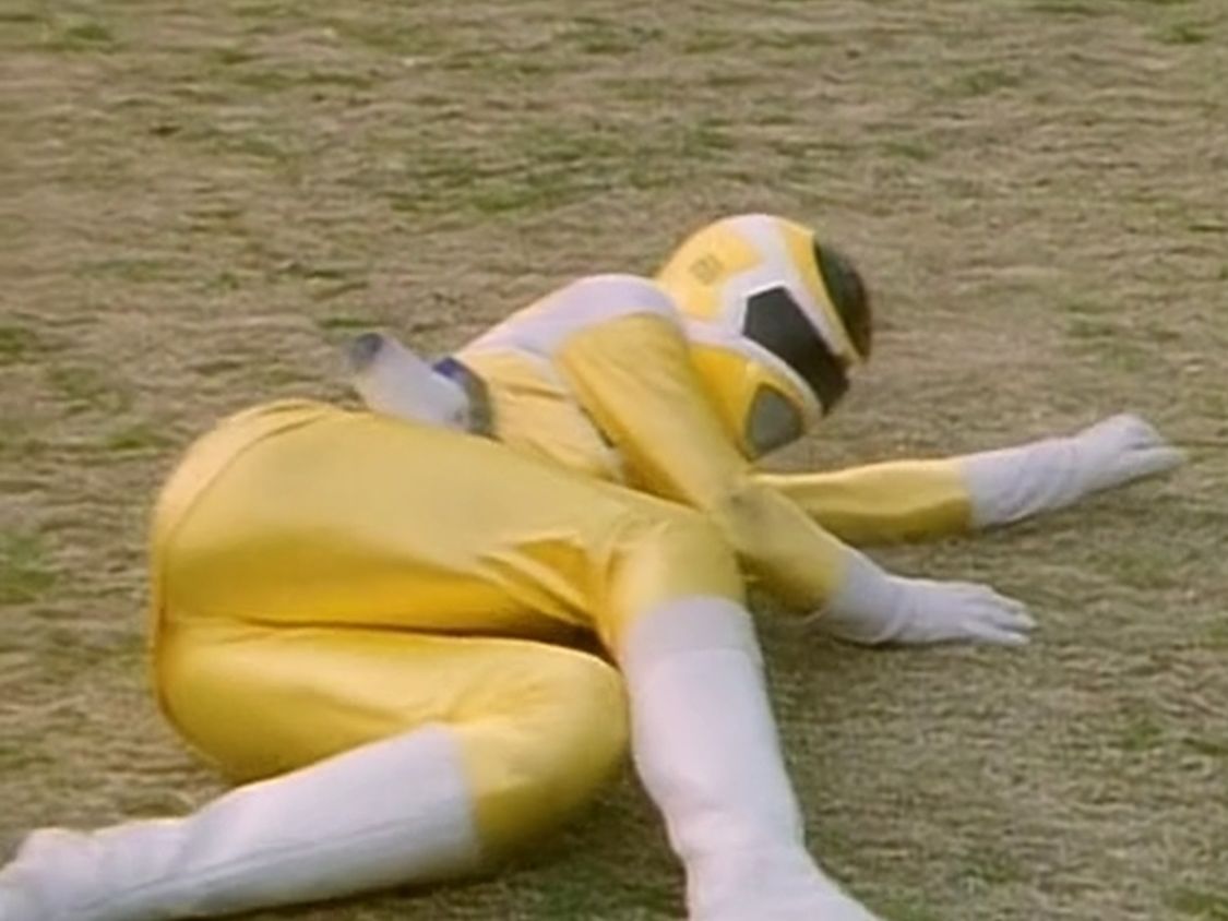 黄战士姐姐战败后受不了攻击惨叫痛苦 不能还手 电磁战队11集精华