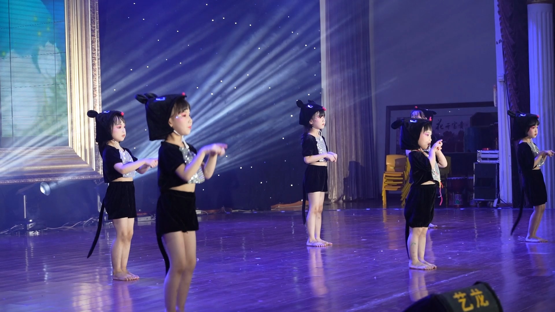 7.口才表演《老鼠吃辣椒》