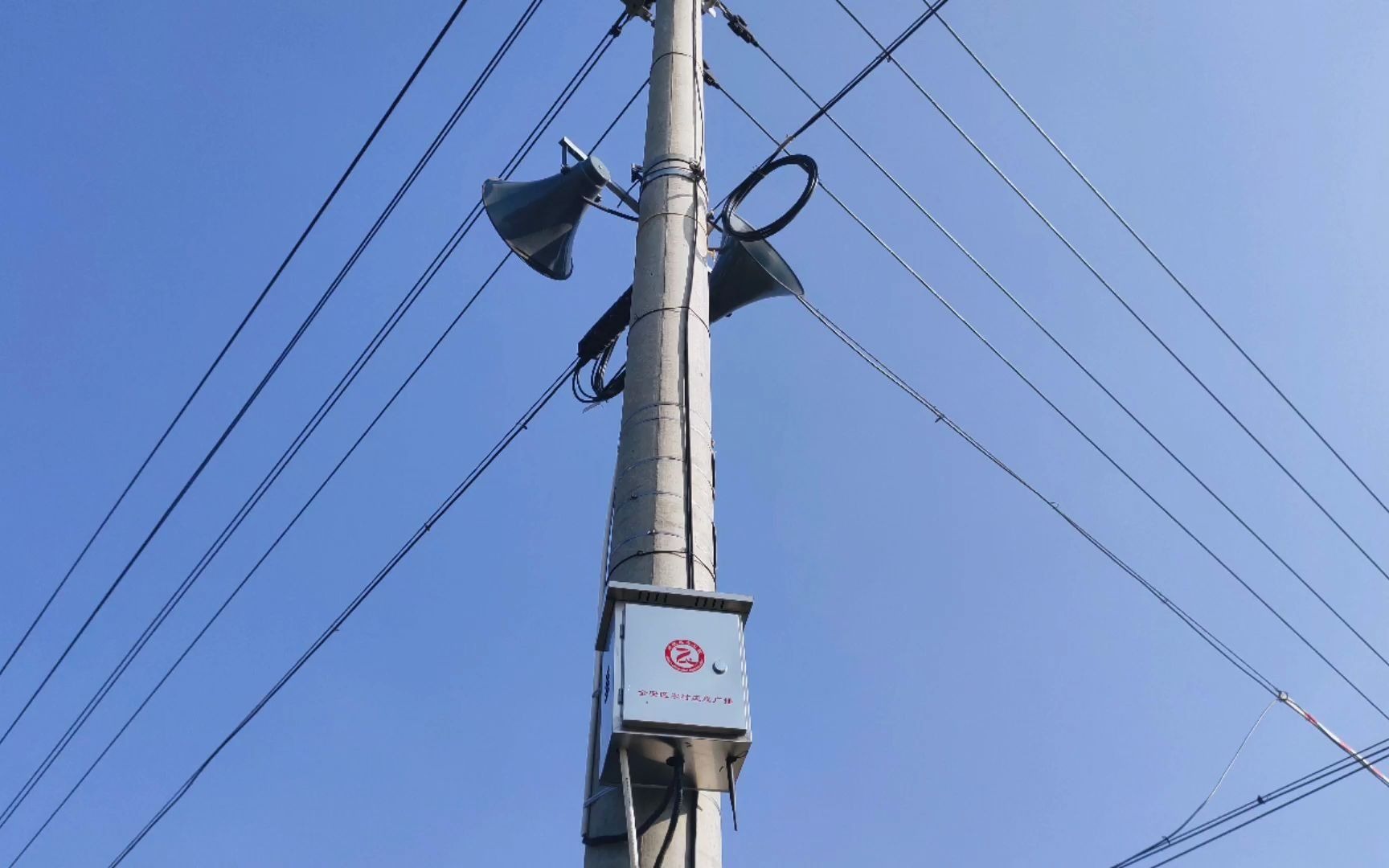 村里又新装了大喇叭,又开始宣传疫情了 ,难道疫情又严重了 ?