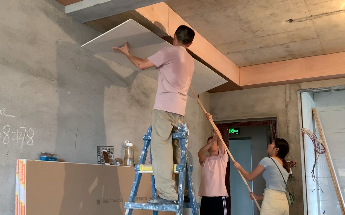 老爸接了个装修活,辛苦20天能赚7000,阿爽去工地才知道多不容易