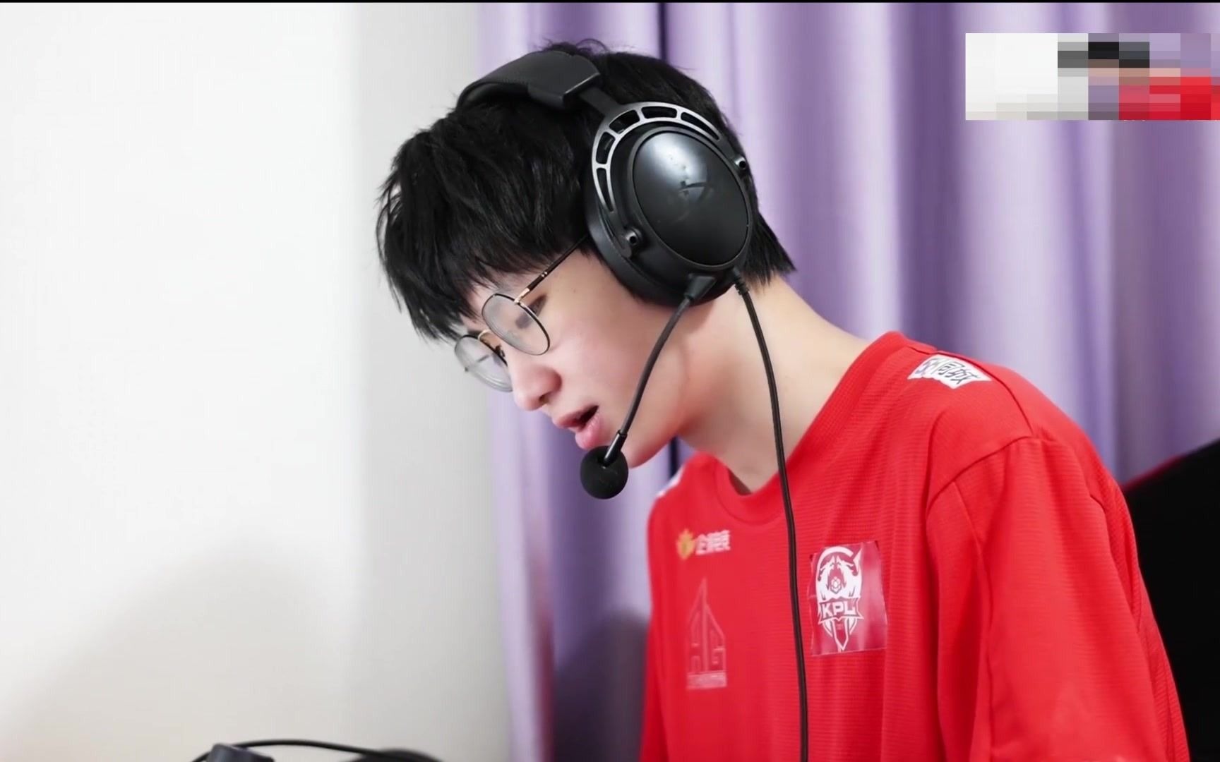 ag超玩会一诺乖乖上课学习练歌:如果爱你