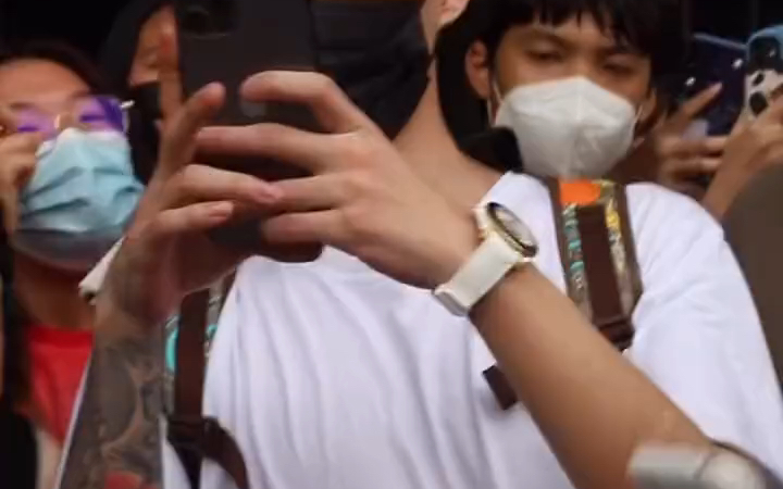 红花会贝贝李京泽还是蛮宠粉的