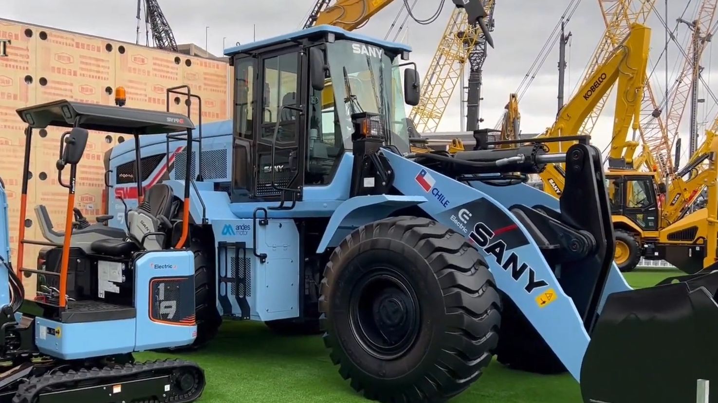 三一sw956e电动装载机展示