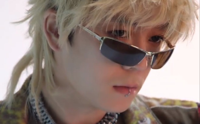 【王栎鑫】「势界 powercircles 」杂志拍摄花絮,视觉系主唱|危险男人