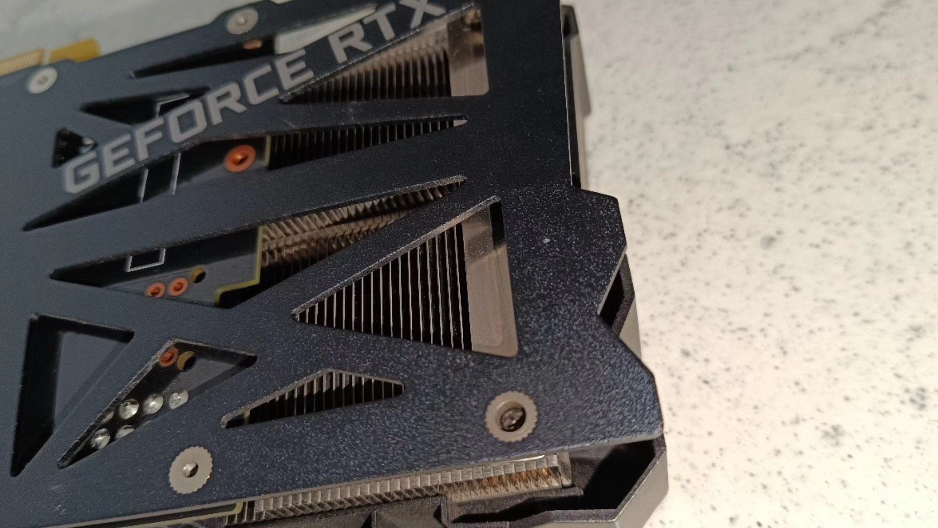 显卡螺丝滑牙不好拆