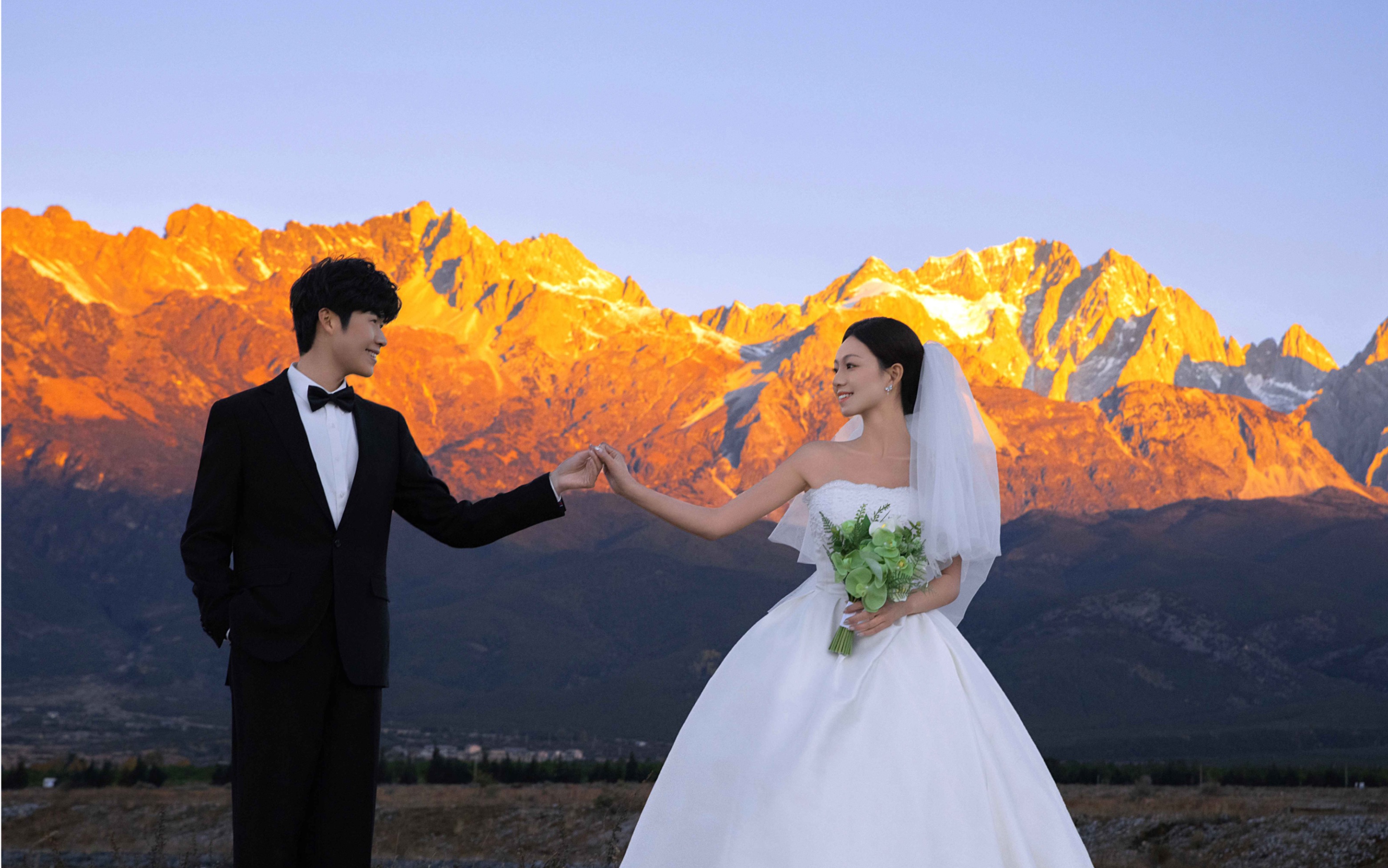 我们只是去云南旅拍了个婚纱照,朋友看了都说像去了几个国家