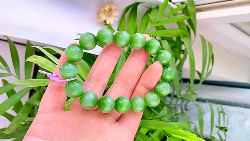 和田玉碧玉阳绿猫眼料手串手链,玉质冰透十足,碧色鲜艳,无黑无裂,猫眼