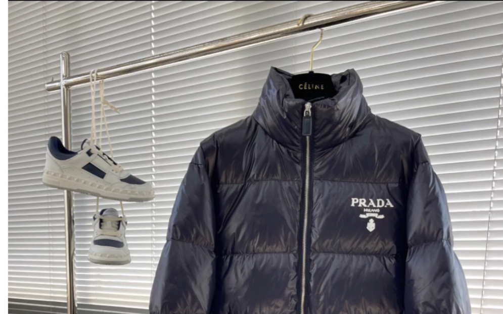 prada普拉达高仿23秋冬最新款专柜同款羽绒服