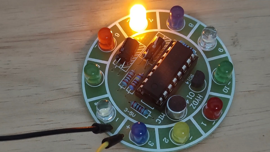 用几个不要钱的led就能制作的声控跑马灯,节奏控制听音乐爆闪