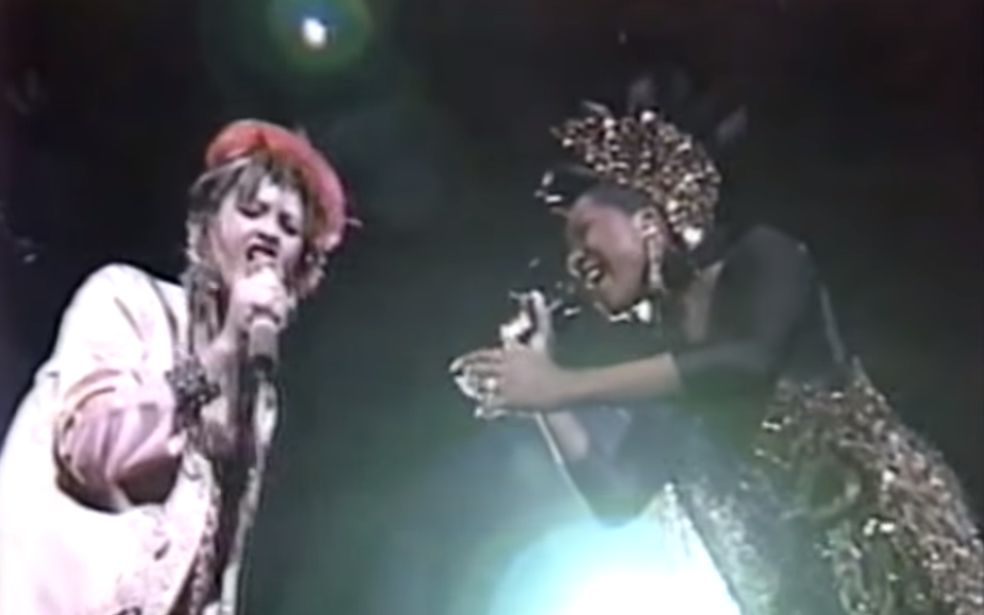 [图]【神仙打架】Patti Labelle & Cyndi Lauper - Lady Marmalade + Time after Time 1985