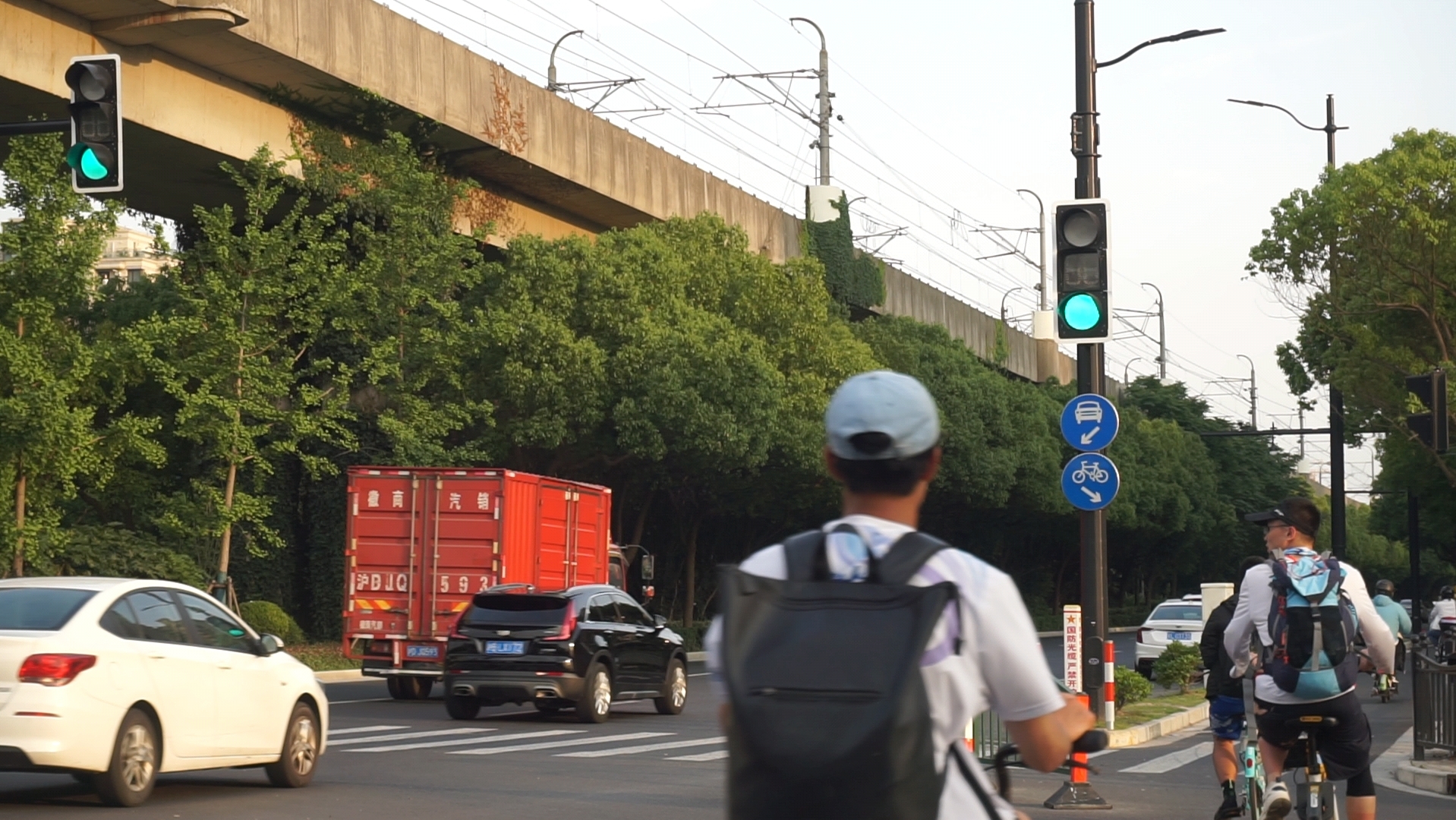 记录上海的样子,五洲大道,中二病的bgm