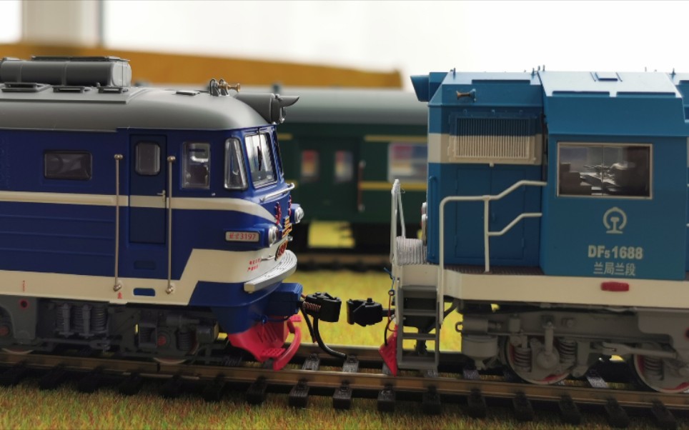 除夕夜df5型内燃机车执行调车作业