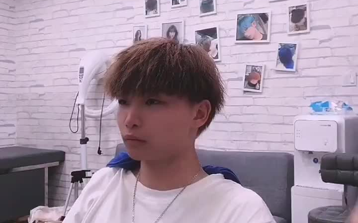 男生发型潮流锡纸烫蓝黑色造型设计