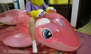 Download Video: 骑一只Inflatable world粉鲸坐骑(7)