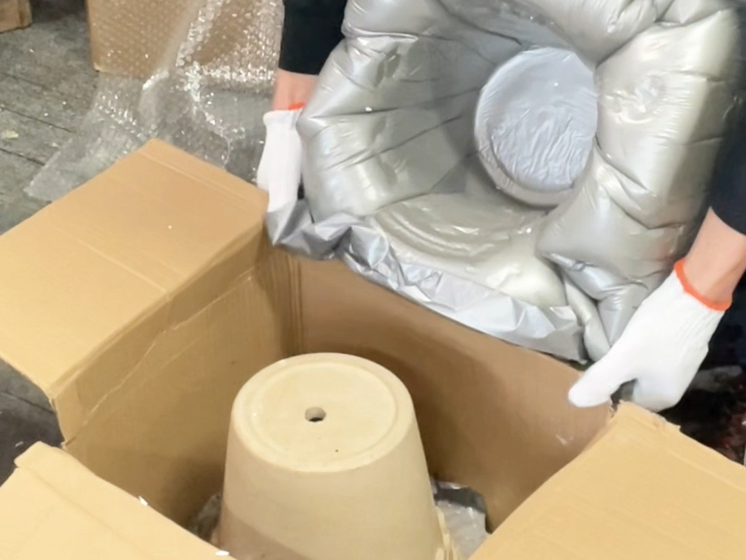 陶瓷花瓶套娃现场发泡包装防破损