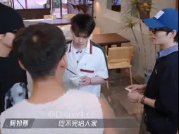 Download Video: 庆怜&阿如那｜感觉时而在看恋综时而在看亲子剧！阿如那把庆怜吃不完的吐司和鸡蛋都吃了！