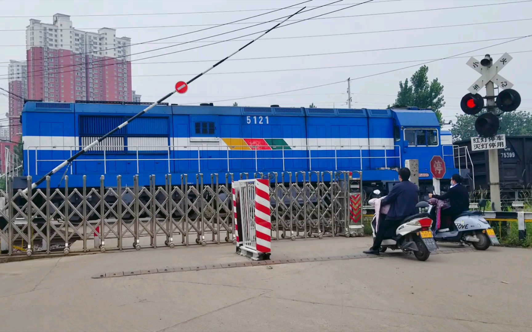 【中国铁道】平煤铁路东风7G牵引货列通过田庄道口哔哩哔哩bilibili