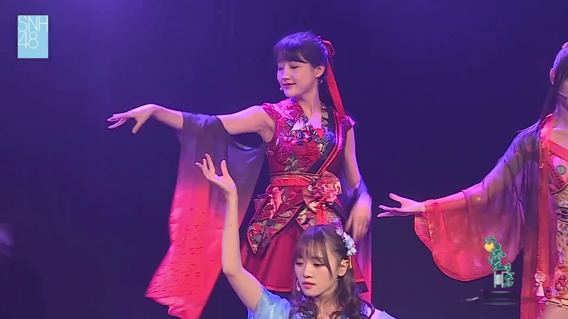 春夏秋冬 (音效加强版) (李艺彤 , 万丽娜 , 金瑩