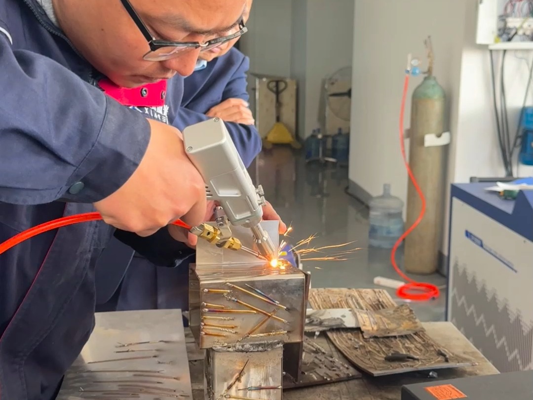 光纤激光焊机在现代制造业中的应用与演变