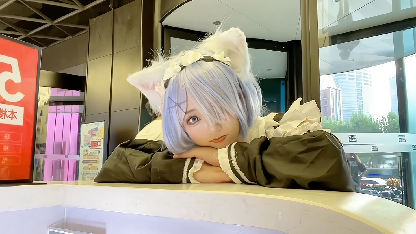 蕾姆猫耳cos,但是有病