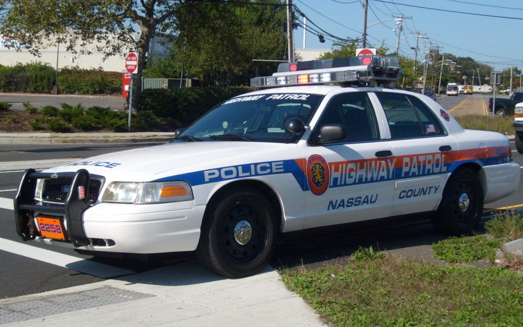 [car parking]纽约州拿骚县县警高速巡警部门