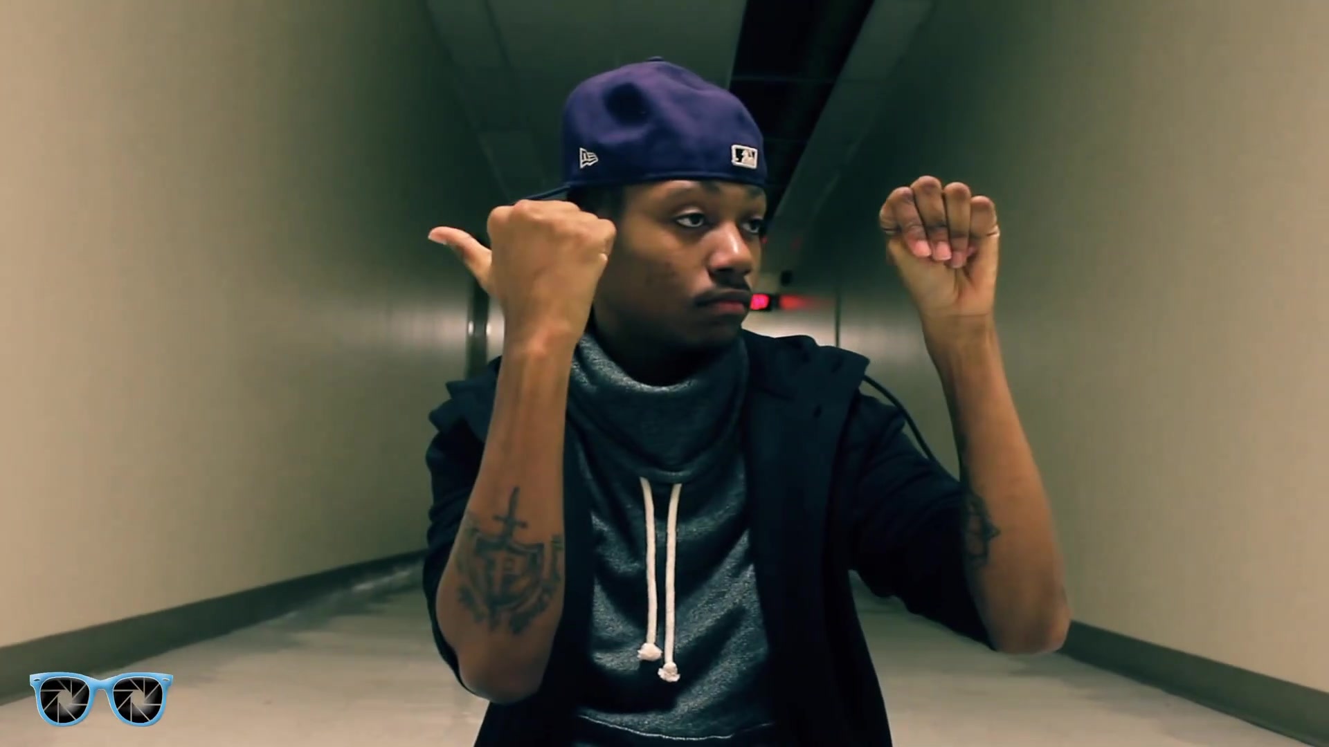 98k的手势舞,比起这个也弱爆了