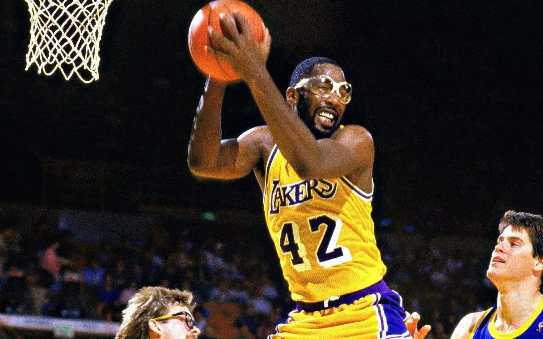 nba2kol2外卖侠詹姆斯沃西挂机2个回合能否力挽狂澜带队获胜历史大保