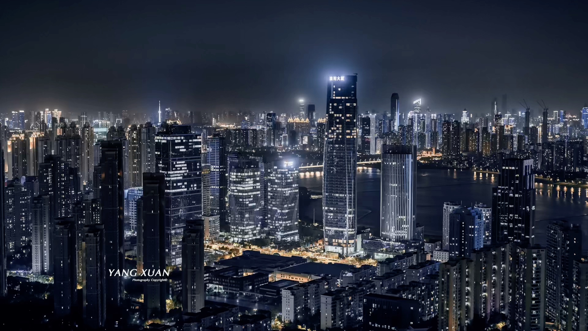 褪去led灯后的大武汉 内透才是展示美的本质