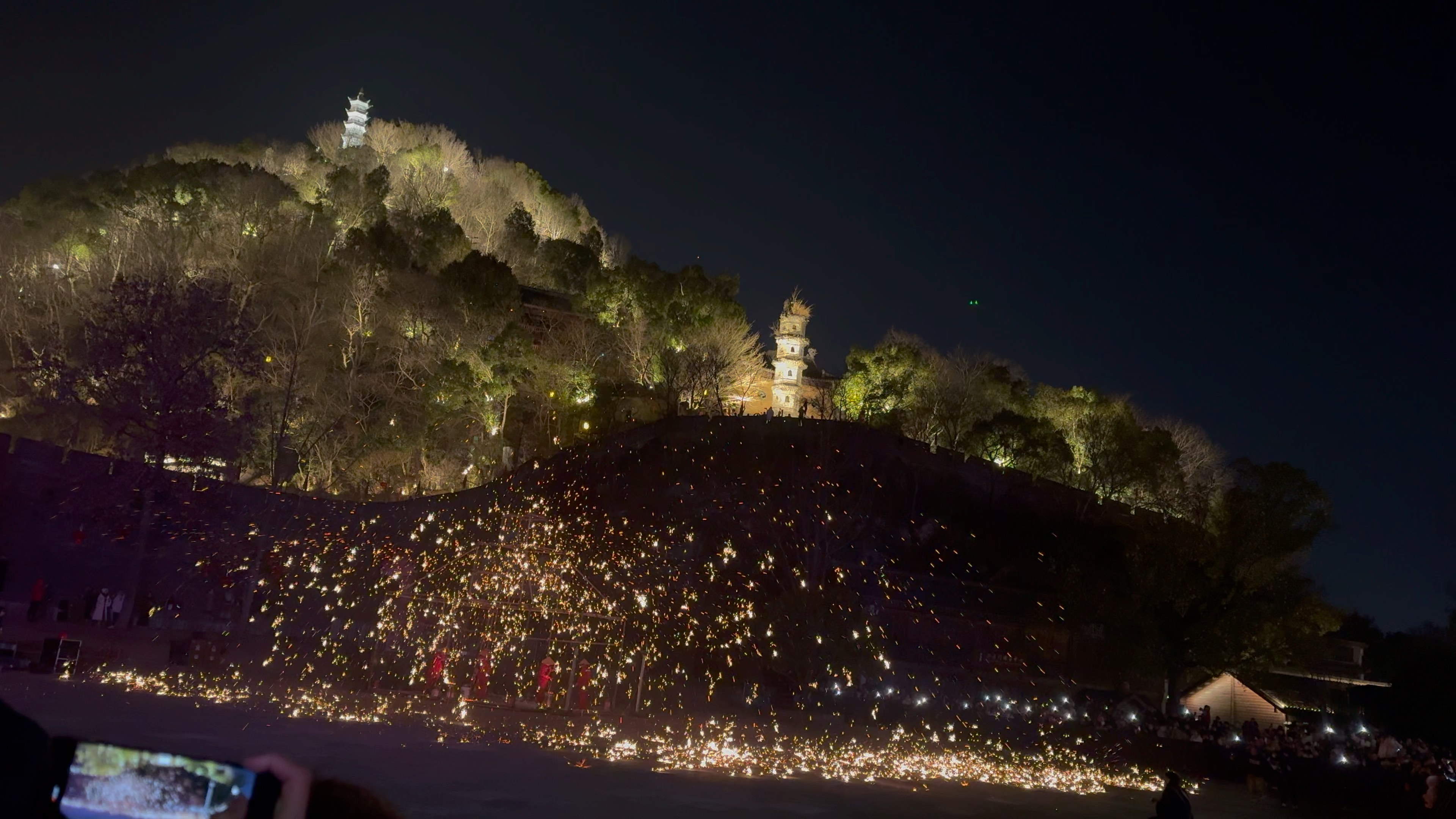 浙江省台州市临海市,千年台州府,紫阳街打铁花表演