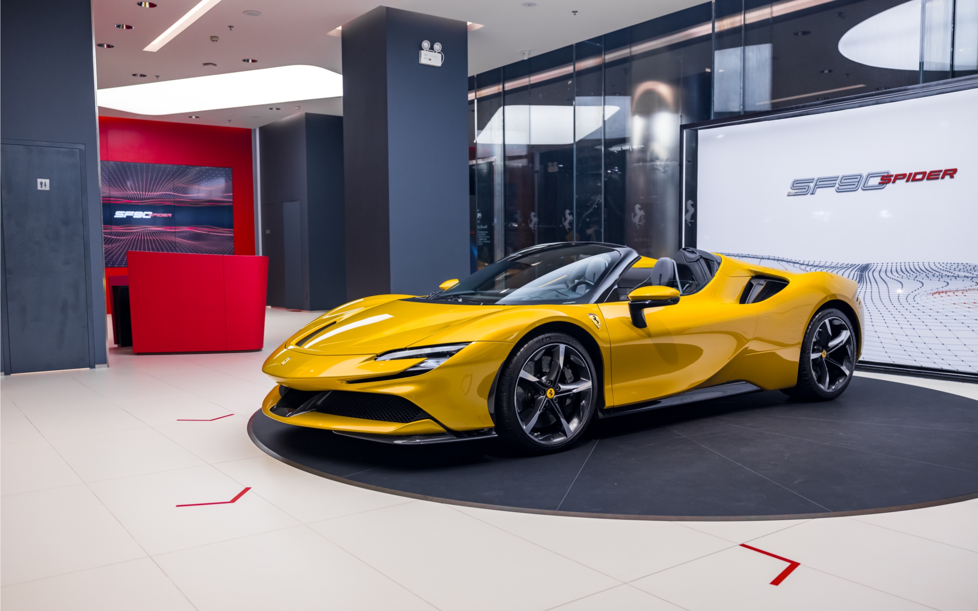 法拉利 sf90 spider 关篷&冷车启动