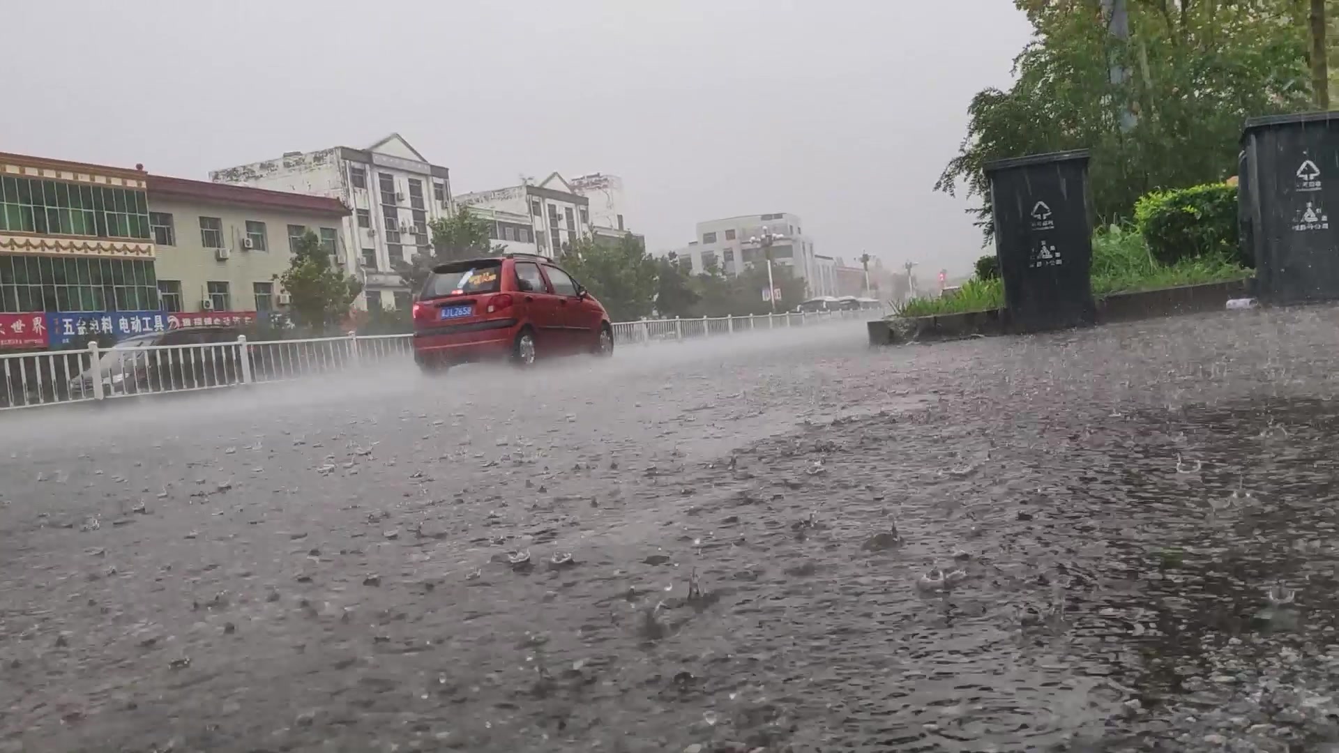 [图]老天爷听到我的心声了，这雨下的真痛快，保持住，三天三夜不要停