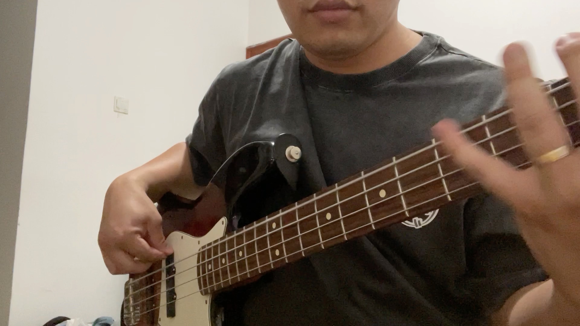 [图]No roots bass cover