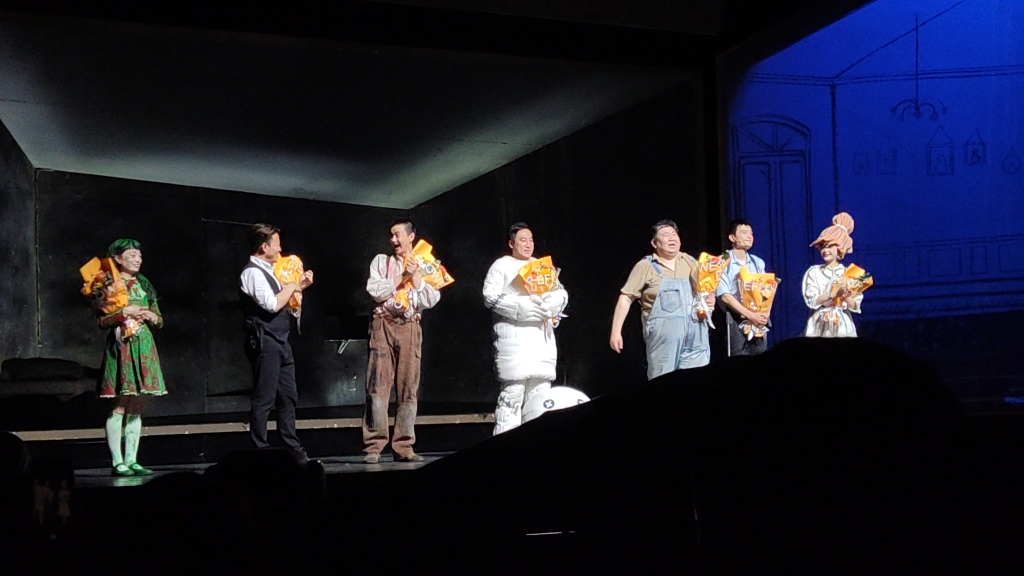 话剧《枕头人》谢幕 十周年周一围林家川上海首演240530