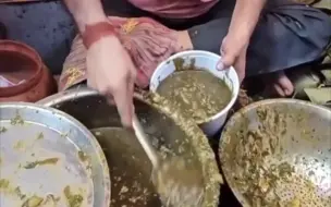 Tải video: 印度街头快餐，为啥就不能好好盛饭。非要撒一地