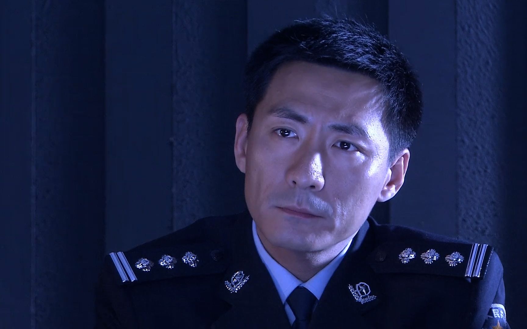 燕双鹰(张子健)在影视剧中饰演的警察