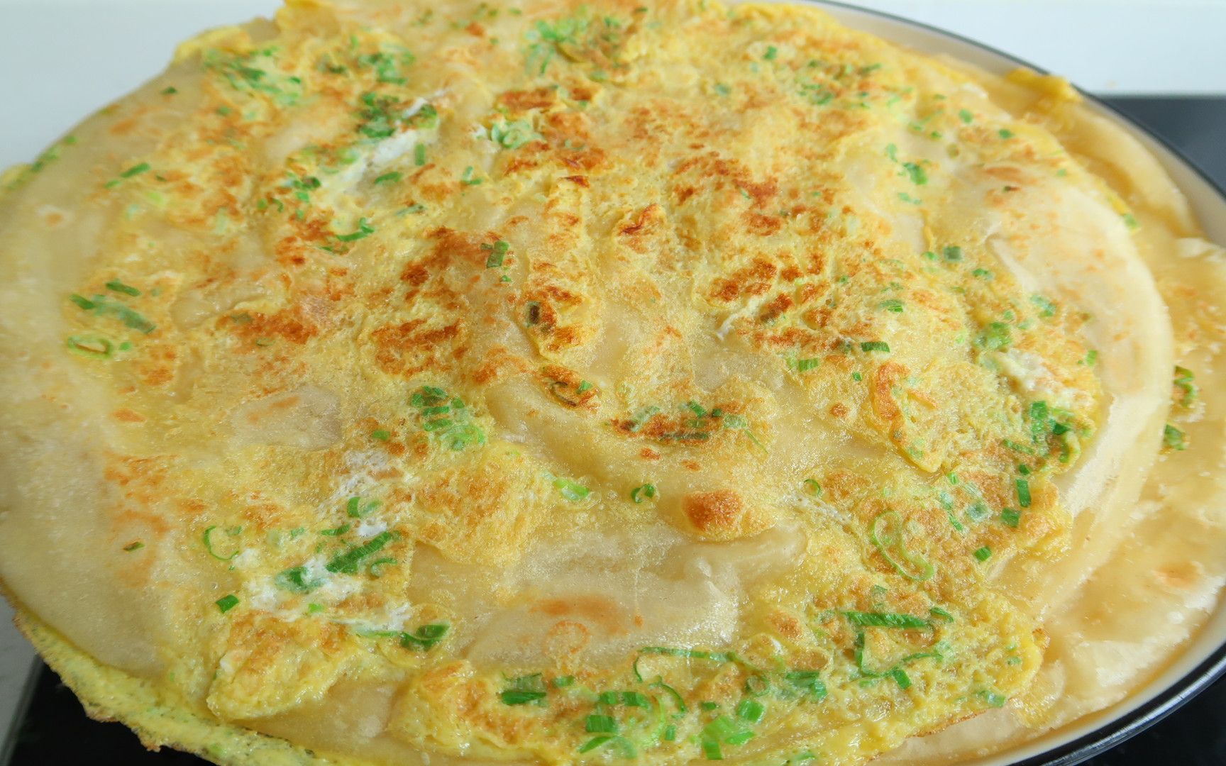 1斤面粉8两水,一半凉一半热,在家做超软葱花鸡蛋饼,不干不硬