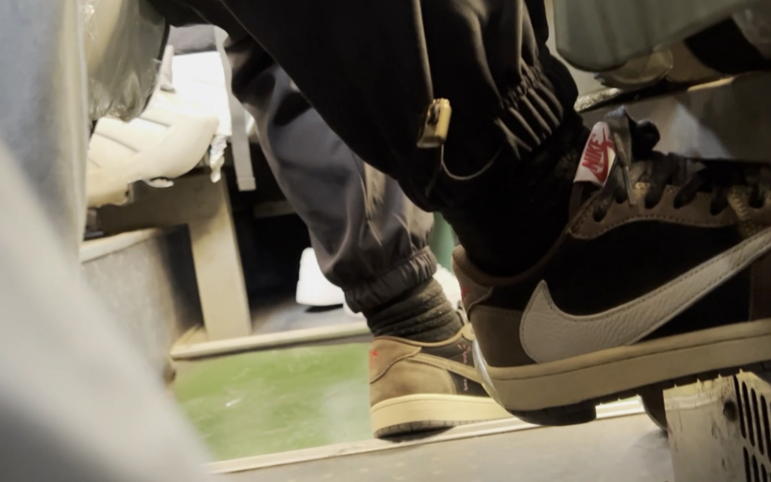 沉浸式体验,大巴上邻座帅哥的倒钩脚边视角(1)