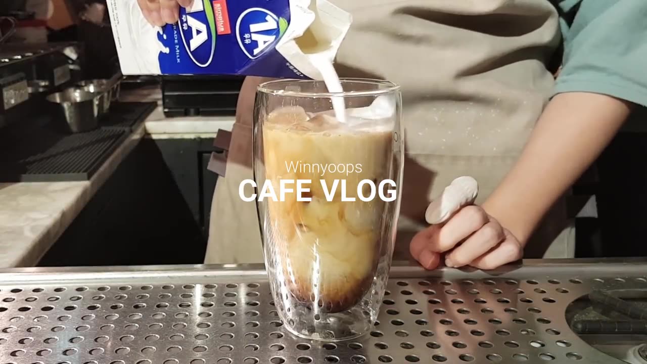 [图]韩国咖啡馆兼职Cafe Vlog4/疗愈的饮料制作/百香果柠檬气泡水/蓝柠檬气泡水/烤松饼/伦敦之雾/咖啡拿铁/甜点咖啡