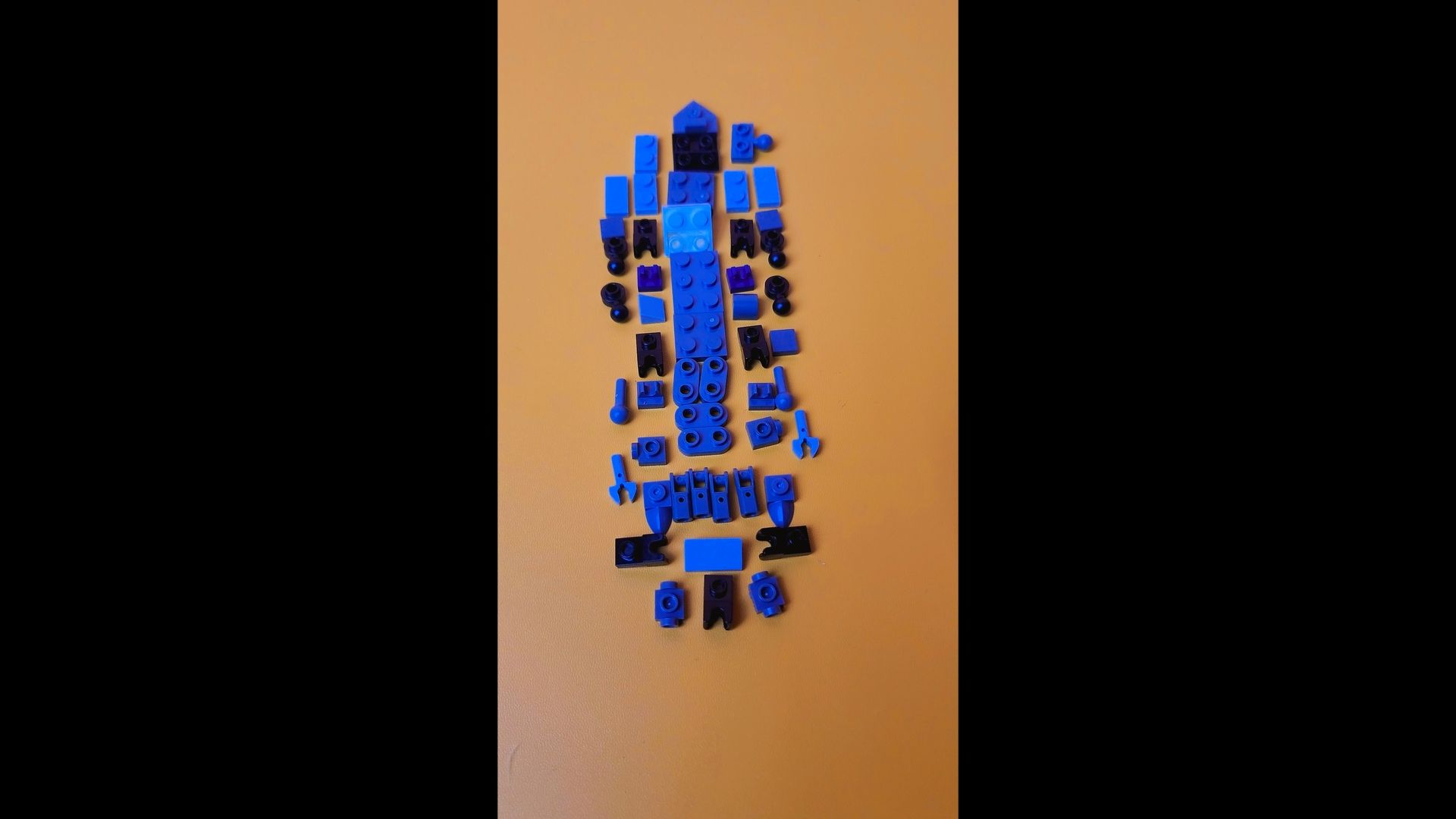 用积木拼搭一个超可动的小机器人