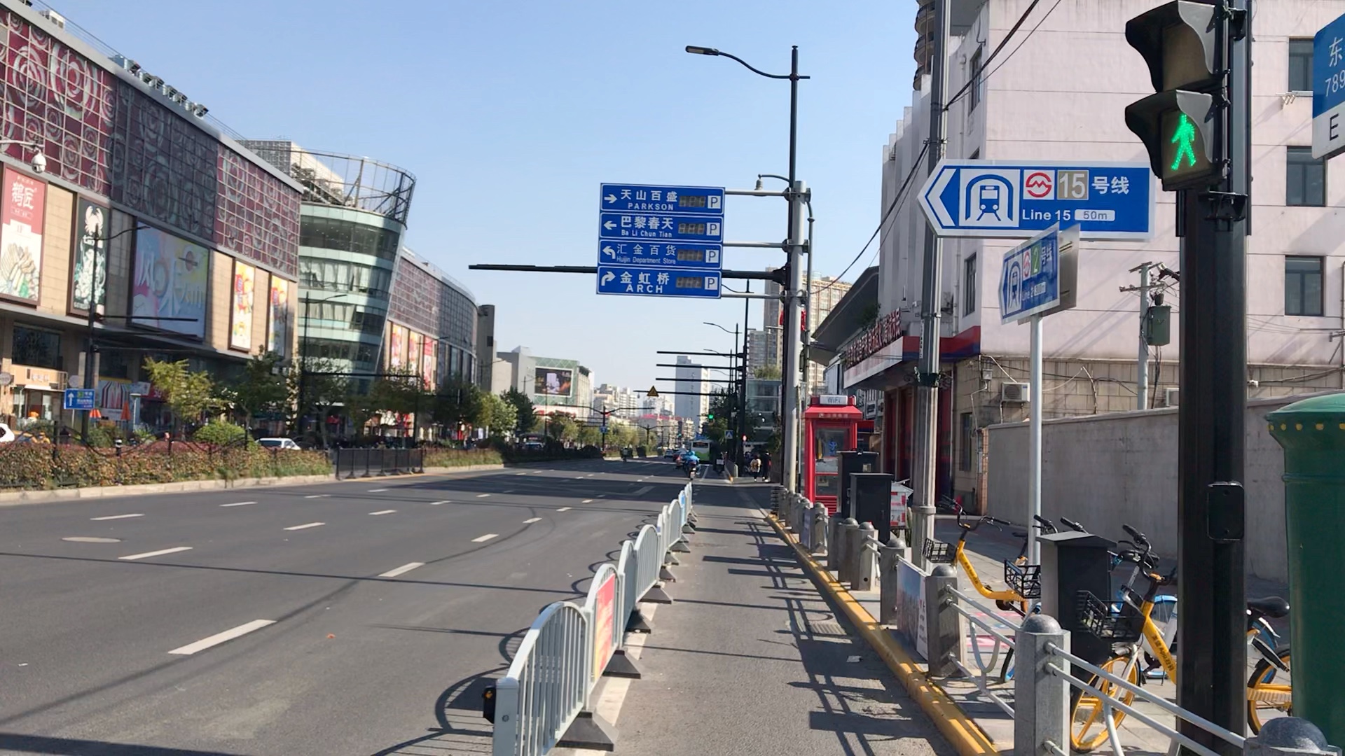 上海街景实拍(天山路古北路交叉口,过马路移动拍摄)
