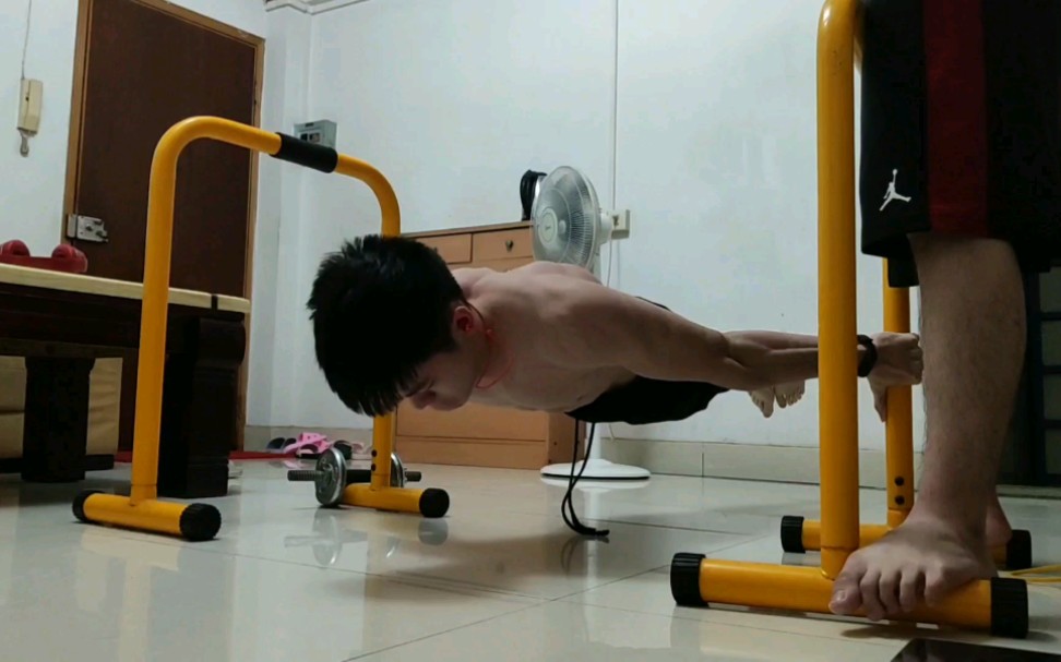 27个俄挺俯卧撑全中国最牛逼的未成年街健大神