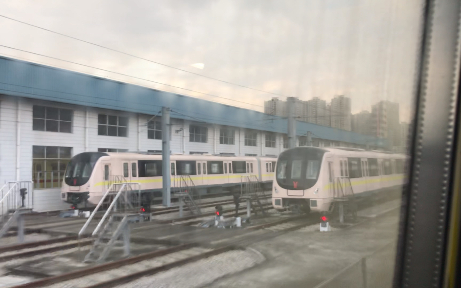 羊角又在搞事广州地铁8号线两台a6香槟鼠08x17918008x183184入侵西塱