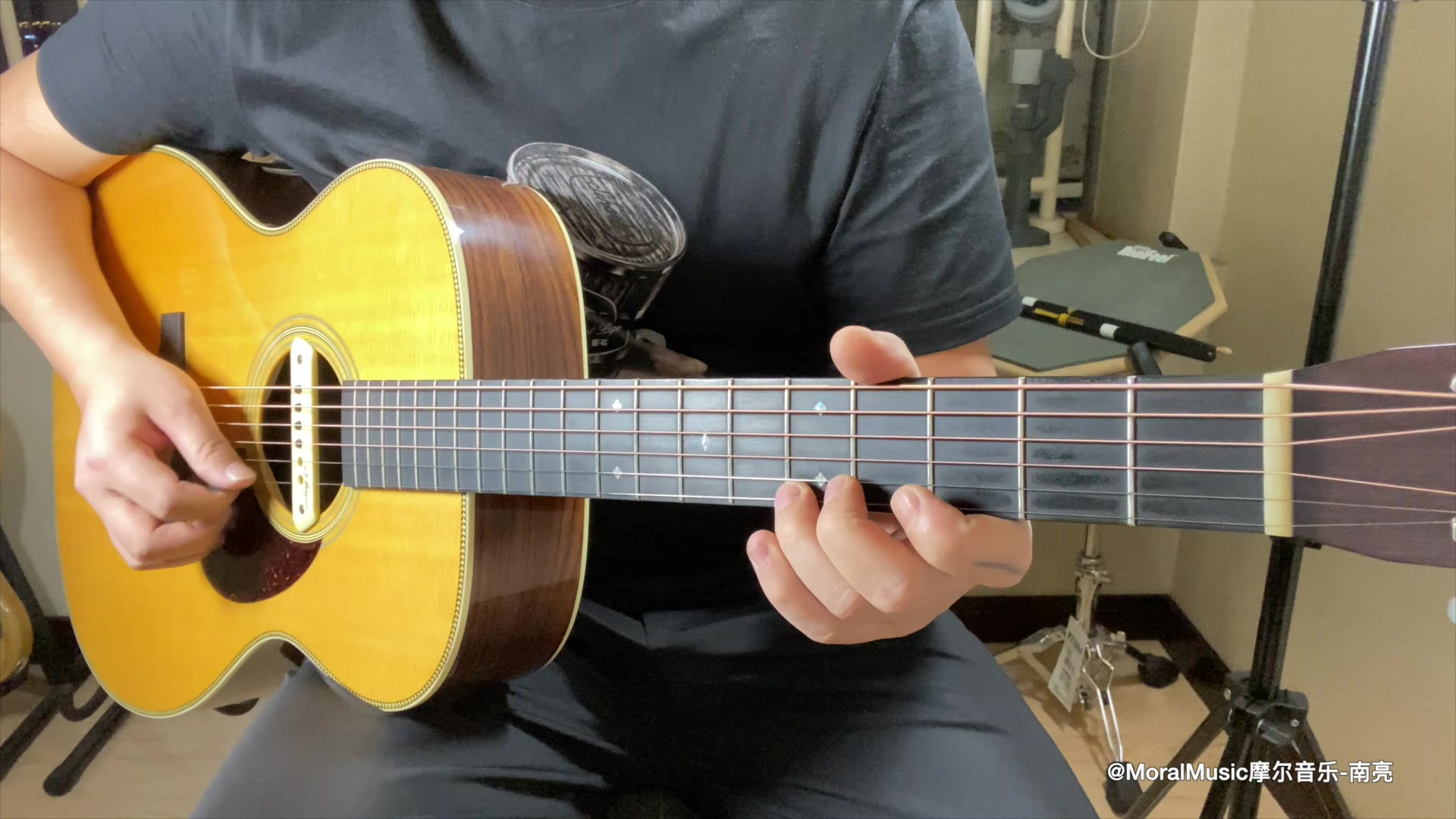 疫情期间#每日一练共渡难关#摩尔音乐每日-吉他(16)_哔哩哔哩_bilibil