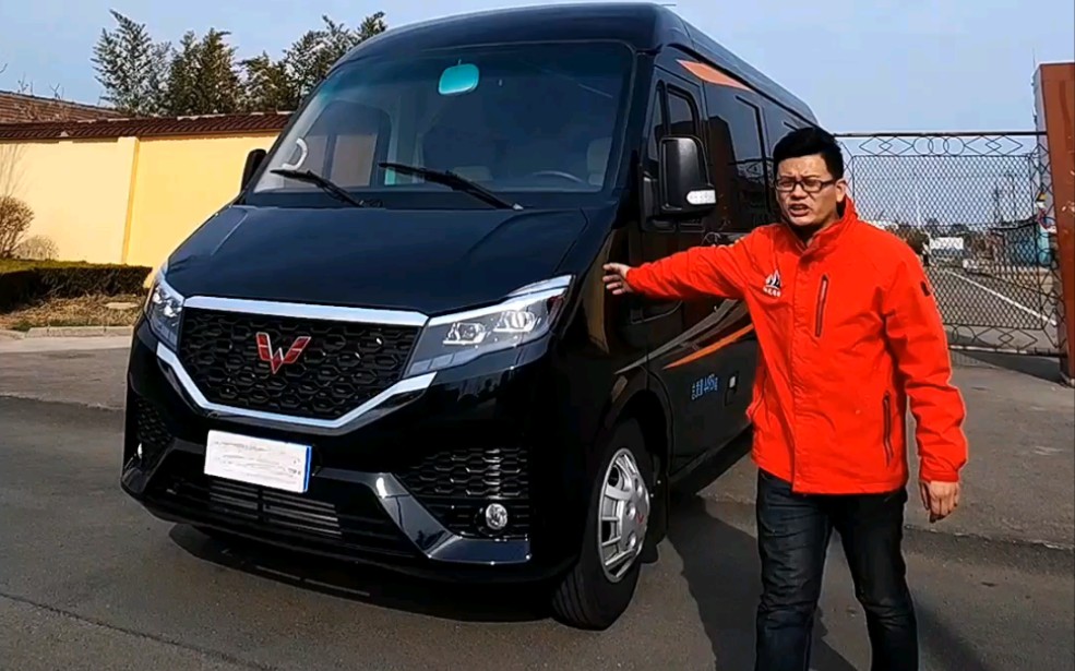 20万左右的五菱s300房车"大黑鲨",双后胎后驱双发电机,2.