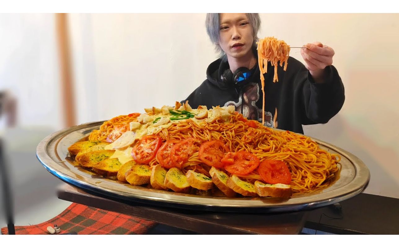 日本豆芽小哥(draco)能在店内玩游戏的餐厅?挑战超大份意大利面!
