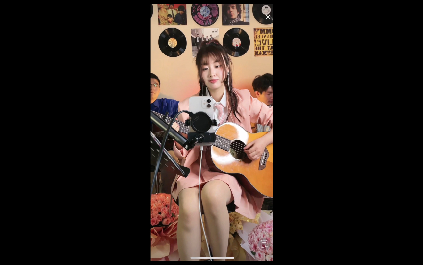 诗瑶美女主播唱歌