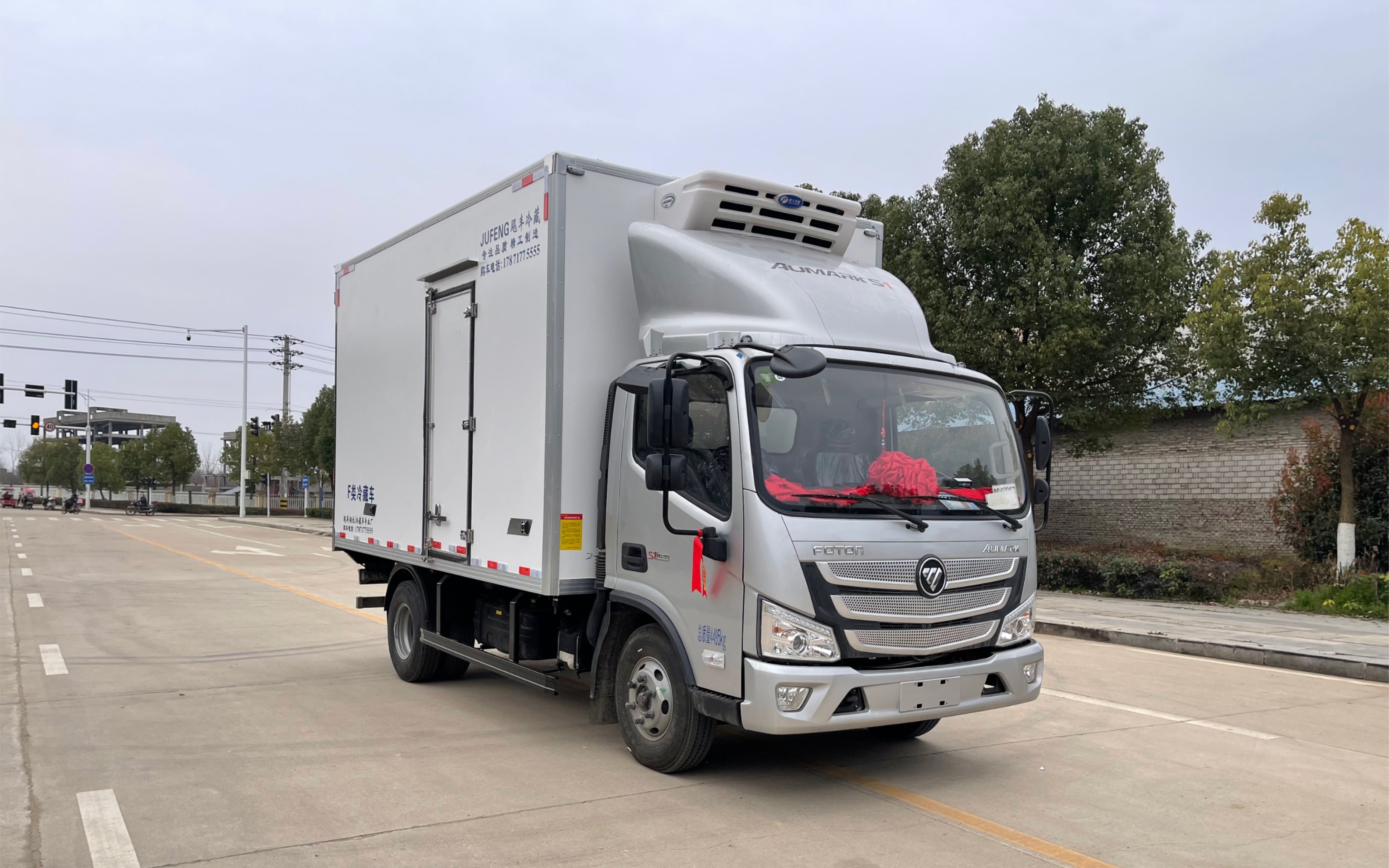 国六4米2福田欧马可大容积冷藏车