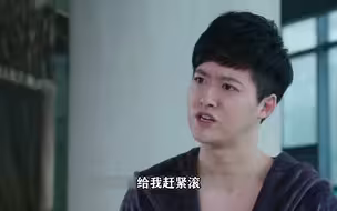 儿子带老妈泡温泉，没想到被别人搭讪，听到称呼老妈乐坏了
